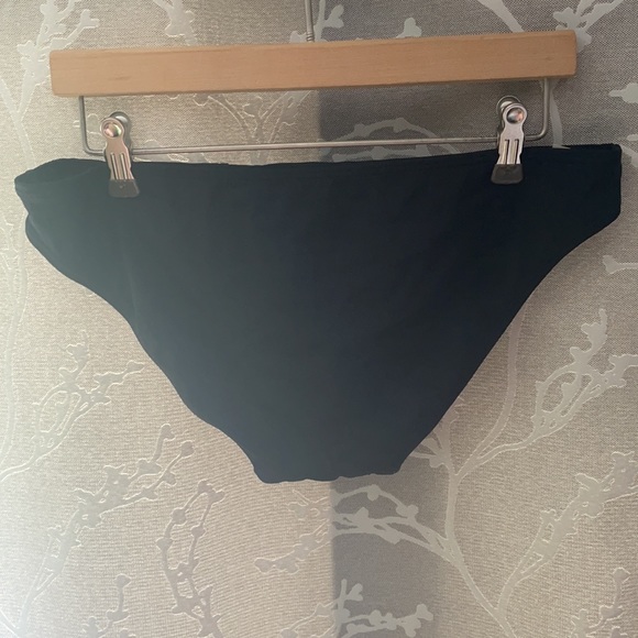 Bikini - Picture 5 of 6